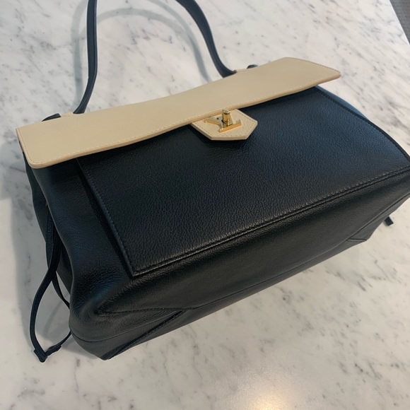 Louis Vuitton Lock Me Handbag - Picture 2 of 6